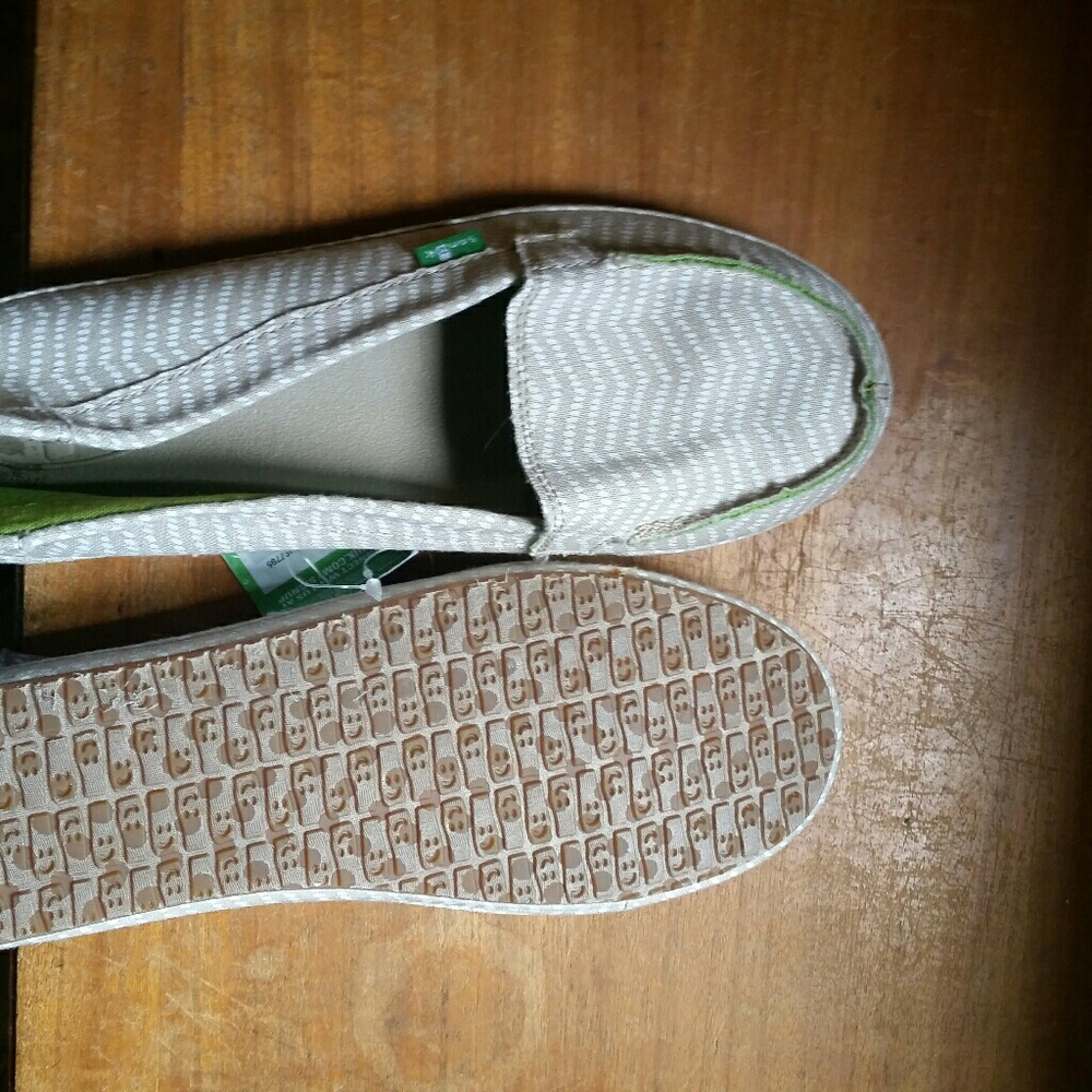 Sanuk flat loafer boat shoe size 9 cream